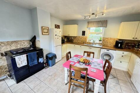 Kitchen dining room