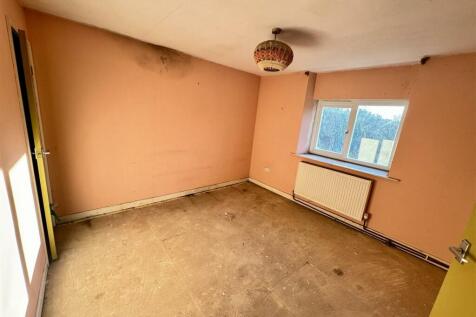 FRONT BEDROOM 1