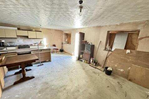 GROUND FLOOR OPEN PLAN ROOM
