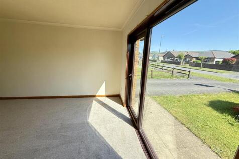 OPEN PLAN DINING AREA