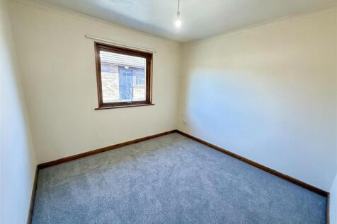 SIDE BEDROOM 3