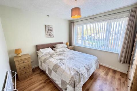 FRONT BEDROOM 2