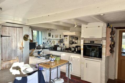 OPEN PLAN KITCHEN/DINING/LIVING AREA