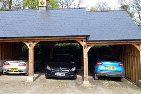 Garage / Carport