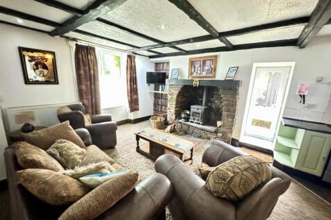LIVING/ DINING ROOM