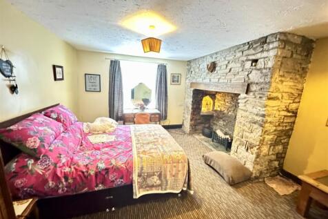 FRONT BEDROOM 1