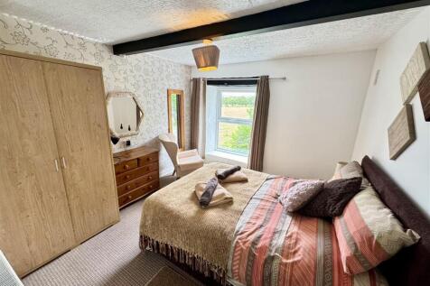 OPEN PLAN LIVING / BEDROOM