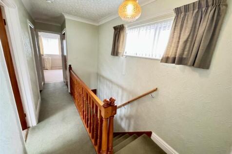 FIRST FLOOR - GALLERIED LANDING