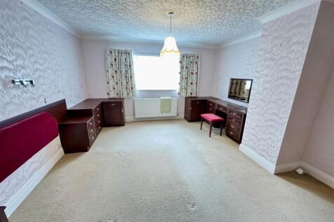 FRONT BEDROOM 1