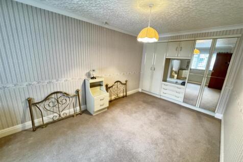 REAR BEDROOM 2