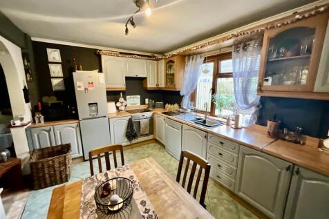 KITCHEN DINING ROOM