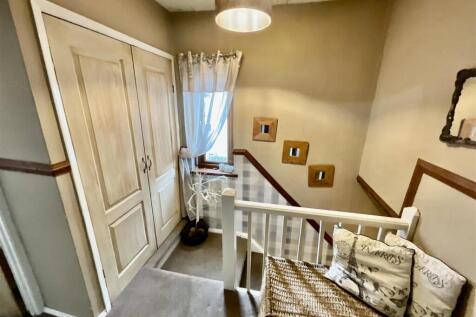 FIRST FLOOR LANDING