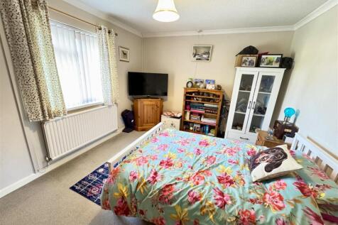 FRONT BEDROOM 1