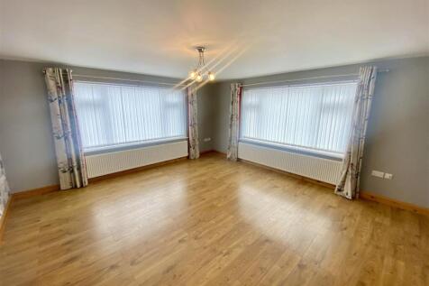 MAIN LIVING ROOM