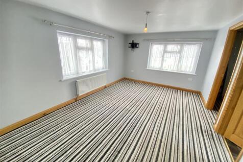 MASTER BEDROOM SUITE