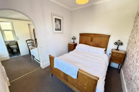 ROOM 3 FAMILY SUITE