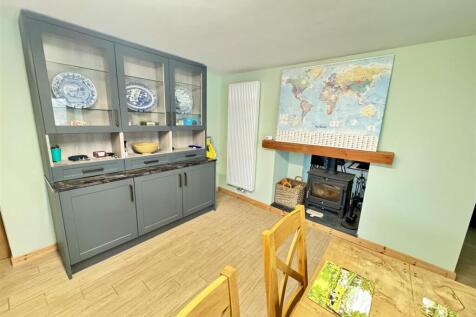 KITCHEN/ DINING ROOM