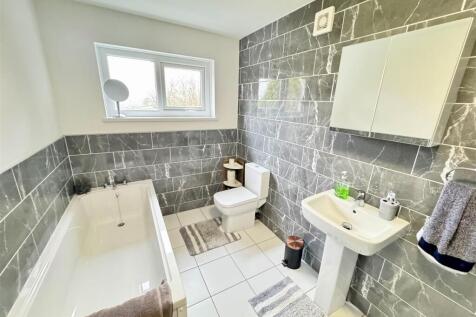 FEATURE BATHROOM