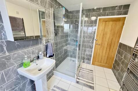 FEATURE BATHROOM