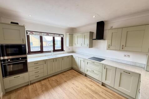 FITTED KITCHEN / DINING ROOM