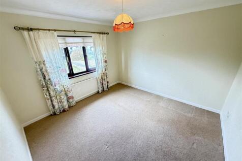 FRONT BEDROOM 1