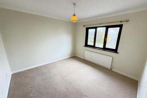 REAR BEDROOM 3