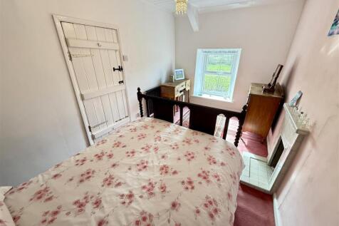 FRONT BEDROOM 2