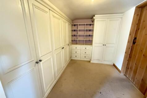 DRESSING ROOM off