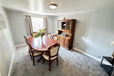 DINING/ LIVING ROOM