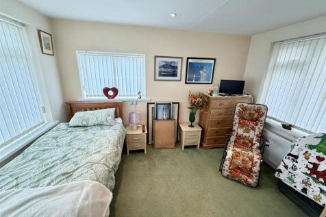 BEDROOM 4/STUDY