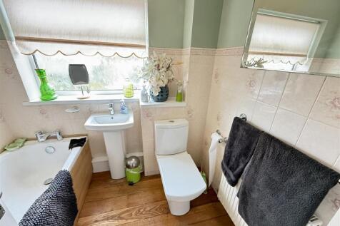 BATHROOM 2