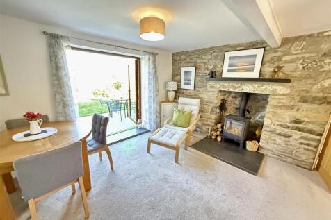 Feature living room