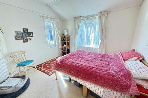 Front bedroom 1
