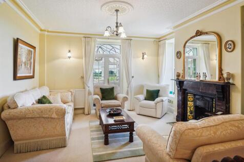 OPEN PLAN LIVING ROOM