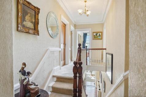 FIRST FLOOR - GALLERIED LANDING