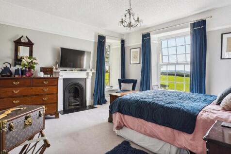 MASTER BEDROOM SUITE