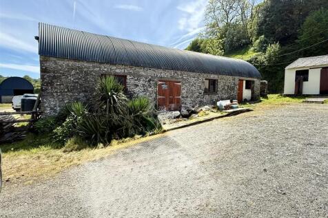 Detached workshop/ coach house building