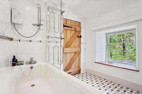 Upstairs bathroom.jpg