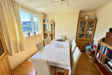 DINING/SITTING AREA