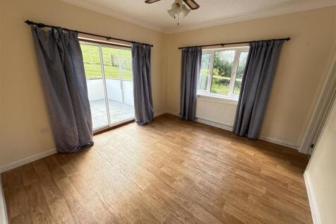 REAR DINING ROOM