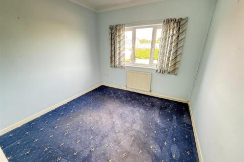 FRONT BEDROOM 4