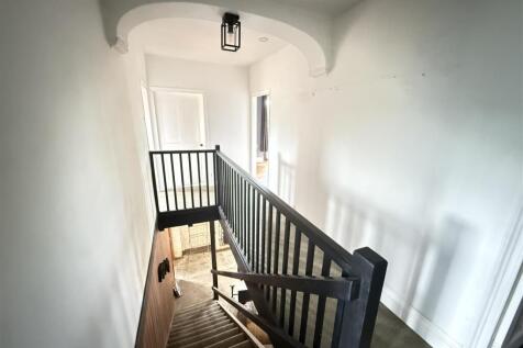 FIRST FLOOR - GALLERIED LANDING