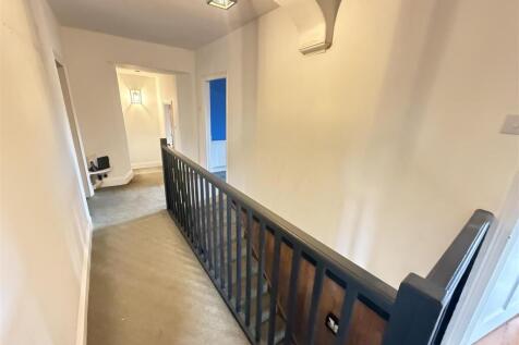 FIRST FLOOR - GALLERIED LANDING