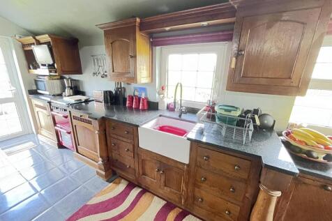 kitchen 2.JPEG