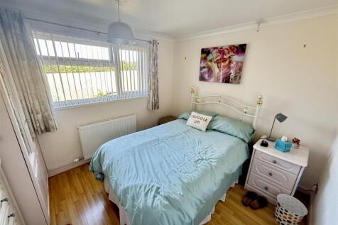 FRONT BEDROOM 1