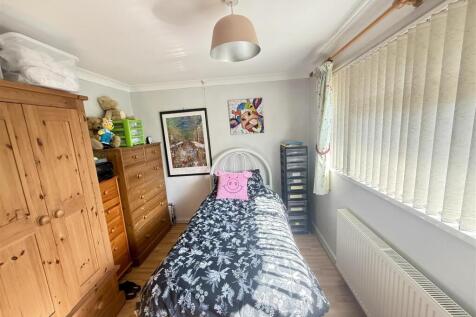 REAR BEDROOM