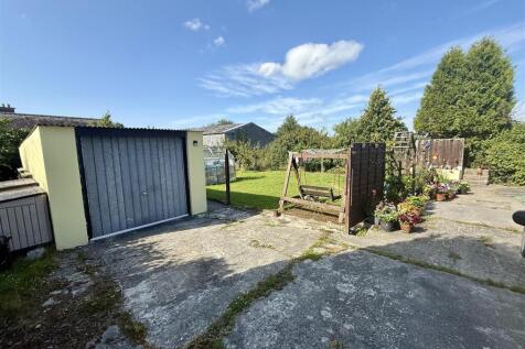 Detached Garage