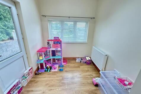 REAR STUDY/PLAY AREA
