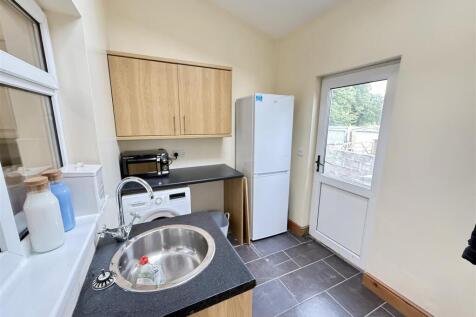 REAR UTILITY ROOM