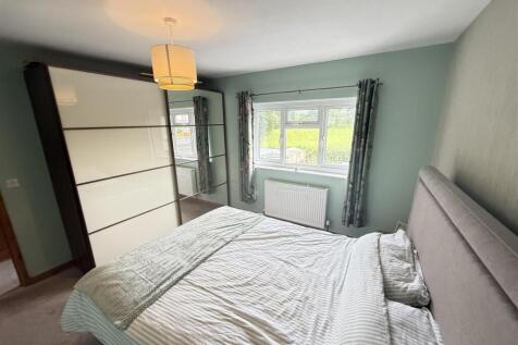 REAR BEDROOM 1